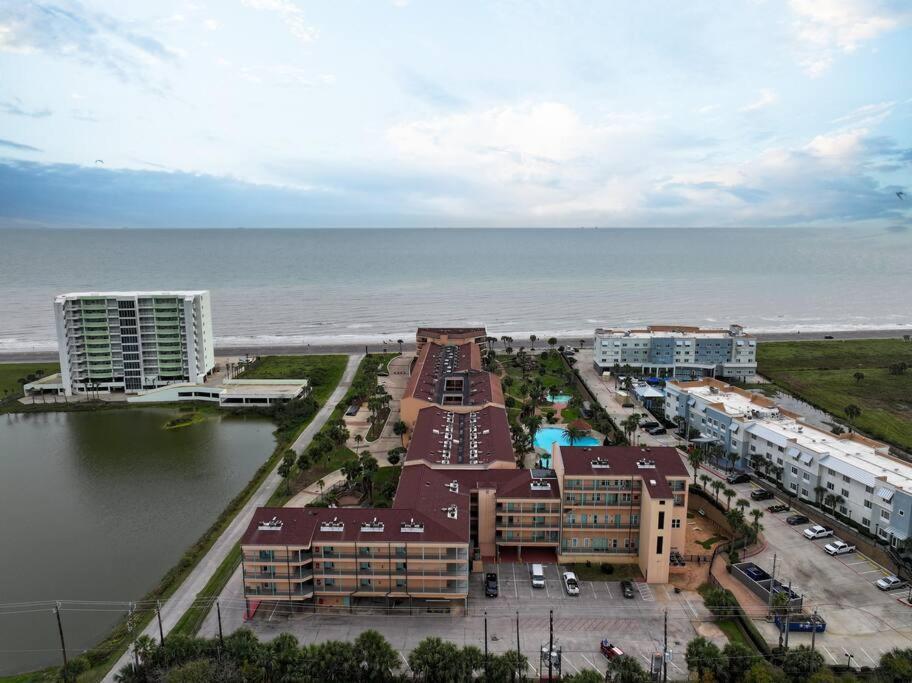 Baca Beach Escape I - 3 Pools - Pet Friendly Galveston Buitenkant foto